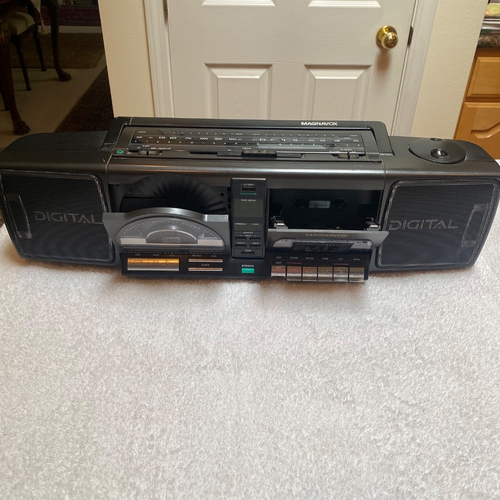 Vintage Magnavox Boombox  CD, Tape & Radio - Picture 2 of 8
